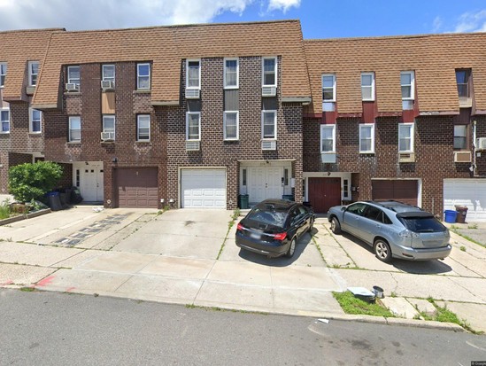 Single-family for Pre-foreclosure / auction Bayside, Queens