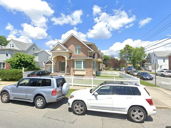 Single-family for Pre-foreclosure Bayside, Queens