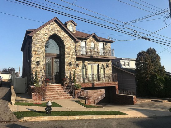 Single-family for Sale Shore Acres, Staten Island