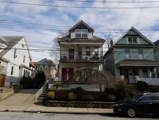 Single-family for Pre-foreclosure Port Richmond, Staten Island