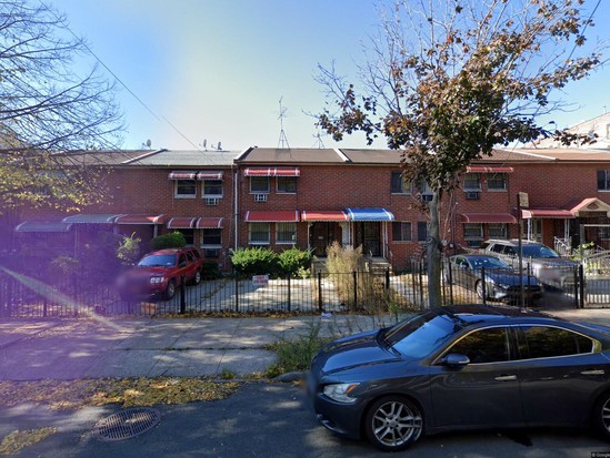 Single-family for Pre-foreclosure / auction East Tremont, Bronx