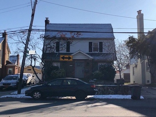 Single-family for Pre-foreclosure / auction Bayside, Queens