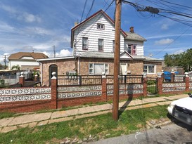 Home for Pre-foreclosure Laurelton, Queens