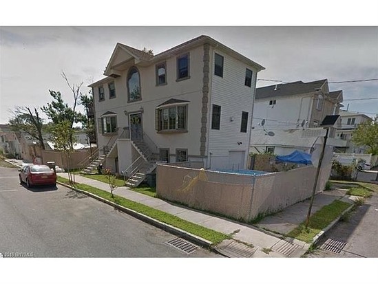 Single-family for Foreclosed Midland Beach, Staten Island