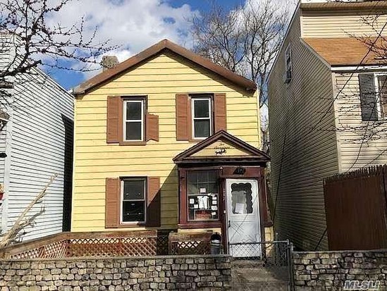 Single-family for Foreclosed New Brighton, Staten Island