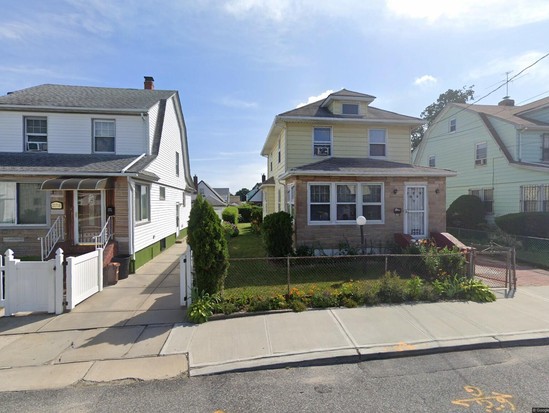 Single-family for Pre-foreclosure Laurelton, Queens