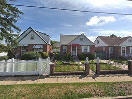 Home for Pre-foreclosure Laurelton, Queens