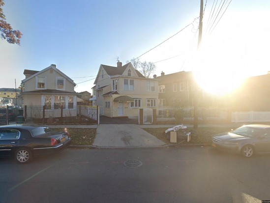 Single-family for Pre-foreclosure / auction Queens Village, Queens