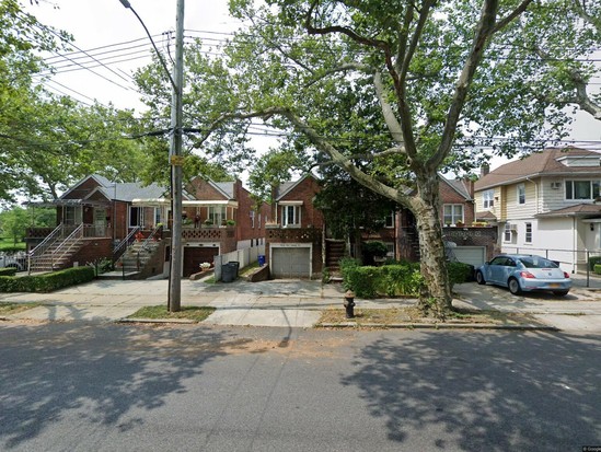 Single-family for Pre-foreclosure / auction Marine Park, Brooklyn