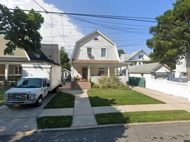 Home for Pre-foreclosure / auction Queens Village, Queens