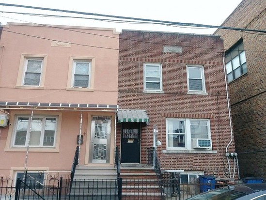 Single-family for Pre-foreclosure / auction Gravesend, Brooklyn