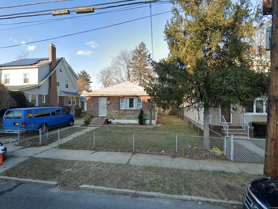 Single-family for Pre-foreclosure / auction Laurelton, Queens