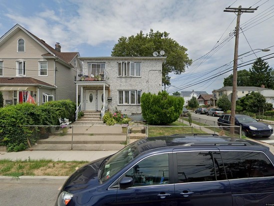 Multi-family for Pre-foreclosure Brookville, Queens