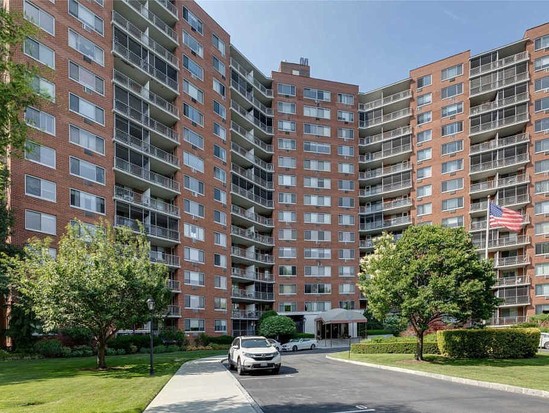 Condo for Sale Bayside, Queens