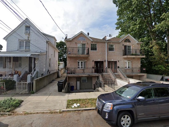 Single-family for Pre-foreclosure East Elmhurst, Queens