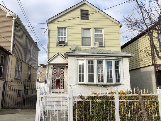 Single-family for Pre-foreclosure / auction Castle Hill, Bronx