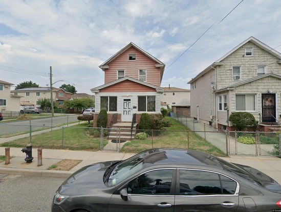 Single-family for Pre-foreclosure Brookville, Queens