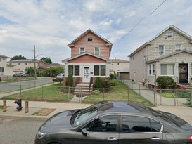 Home for Pre-foreclosure Brookville, Queens