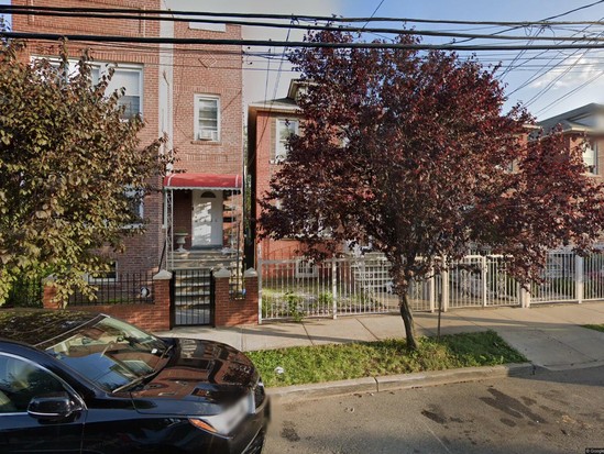 Single-family for Pre-foreclosure / auction Castle Hill, Bronx