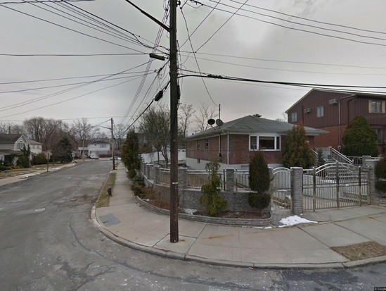 Single-family for Pre-foreclosure / auction Bayside, Queens