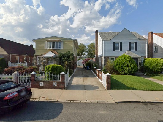 Single-family for Pre-foreclosure Cambria Heights, Queens