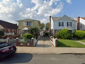 Home for Pre-foreclosure Cambria Heights, Queens