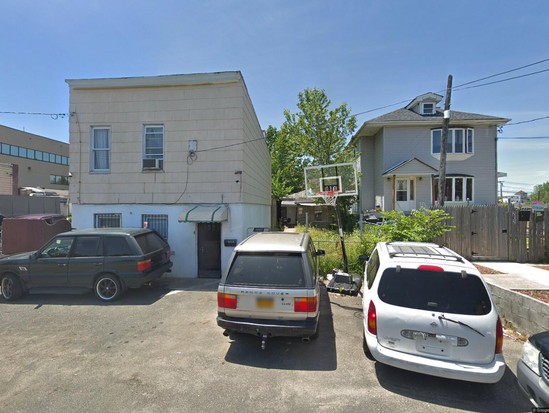 Single-family for Pre-foreclosure / auction East New York, Brooklyn