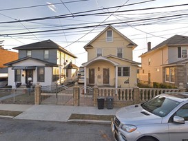 Home for Pre-foreclosure Laurelton, Queens