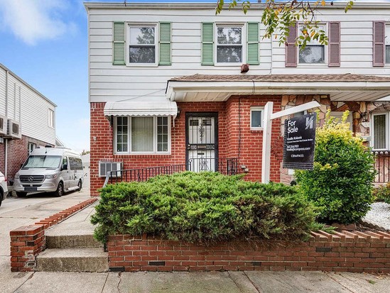 Single-family for Sale Astoria, Queens