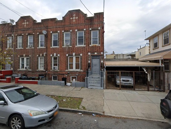 Single-family for Pre-foreclosure / auction East New York, Brooklyn