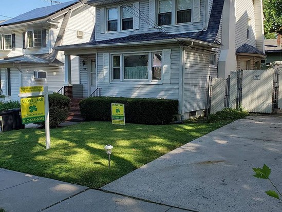 Single-family for Contingent West Brighton, Staten Island