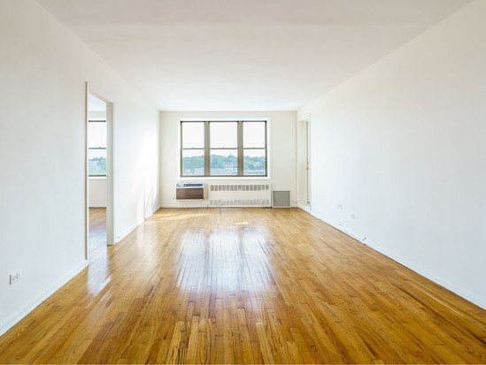 Condo for Sale Bayside, Queens