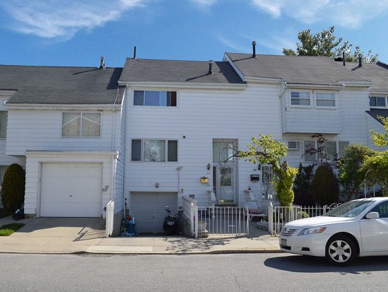 Single-family for Pre-foreclosure / auction Huguenot, Staten Island