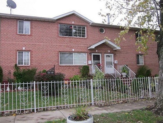 Single-family for Pre-foreclosure / auction Brookville, Queens