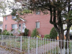 Home for Pre-foreclosure / auction Brookville, Queens