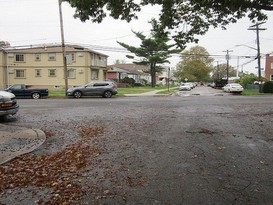 Home for Pre-foreclosure / auction Brookville, Queens