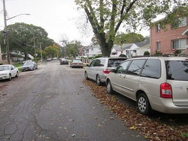 Home for Pre-foreclosure / auction Brookville, Queens