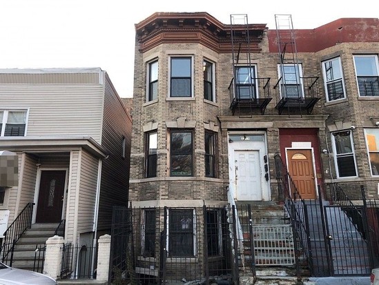 Single-family for Pre-foreclosure / auction Belmont, Bronx