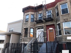 Home for Pre-foreclosure / auction Belmont, Bronx