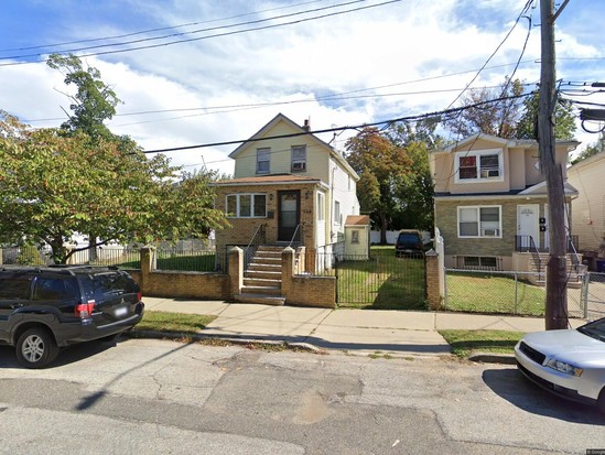 Single-family for Pre-foreclosure / auction Mariners Harbor, Staten Island