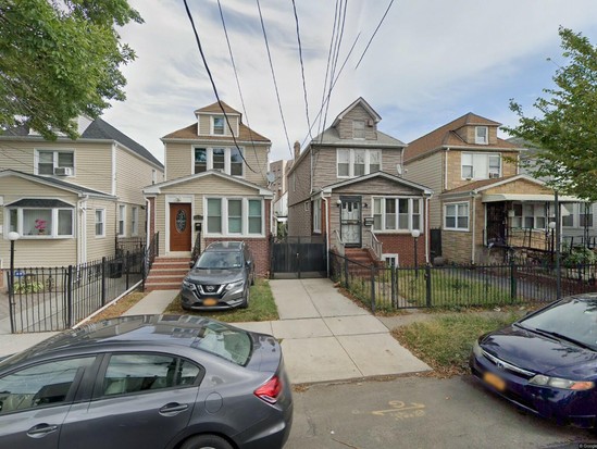 Single-family for Pre-foreclosure / auction East Elmhurst, Queens