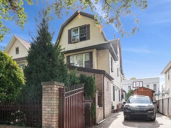 Single-family for Sale Borough Park, Brooklyn