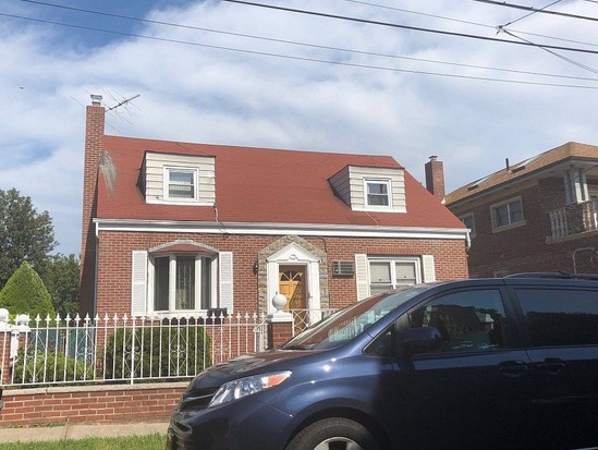 Single-family for Pre-foreclosure / auction Pelham Gardens, Bronx