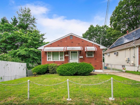 Single-family for Sale Castleton Corners, Staten Island