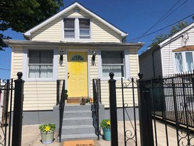 Home for Pre-foreclosure / auction Soundview, Bronx