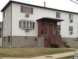 Home for Pre-foreclosure Brookville, Queens