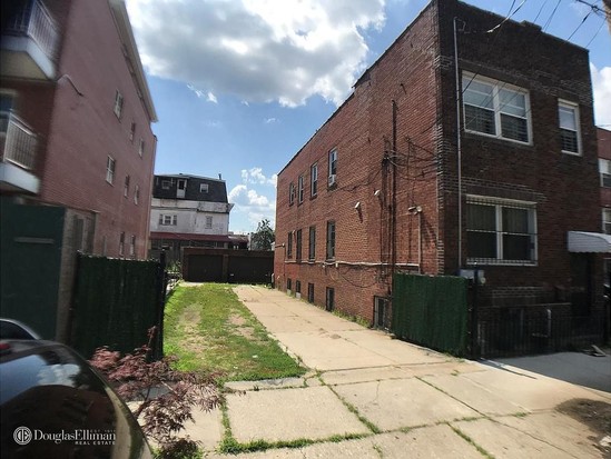 Multi-family for Pre-foreclosure Gravesend, Brooklyn