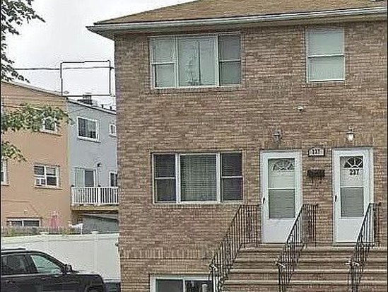 Multi-family for Sale Throggs Neck, Bronx