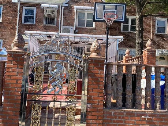 Single-family for Sale East Elmhurst, Queens