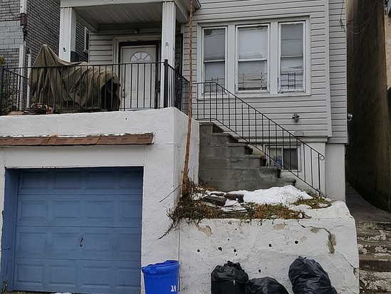 Single-family for Pre-foreclosure / auction Tompkinsville, Staten Island